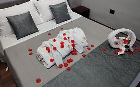 Diora Suite